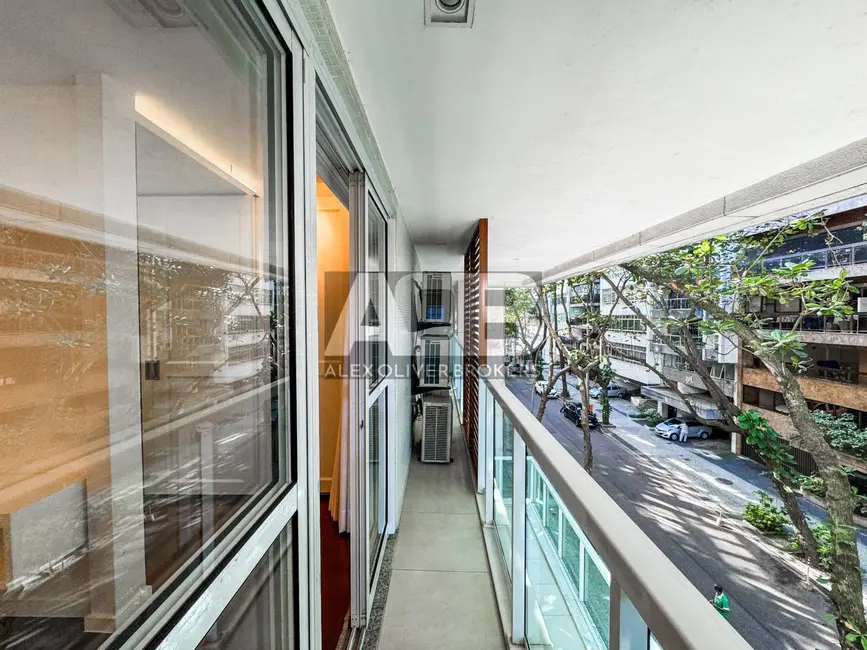 Apartamento com 3 quartos à venda, 199m2 em Leblon, Rio De Janeiro - RJ - imagem 4 Foto 4 de Apartamento com 3 quartos à venda, 199m2 em Leblon, Rio De Janeiro - RJ