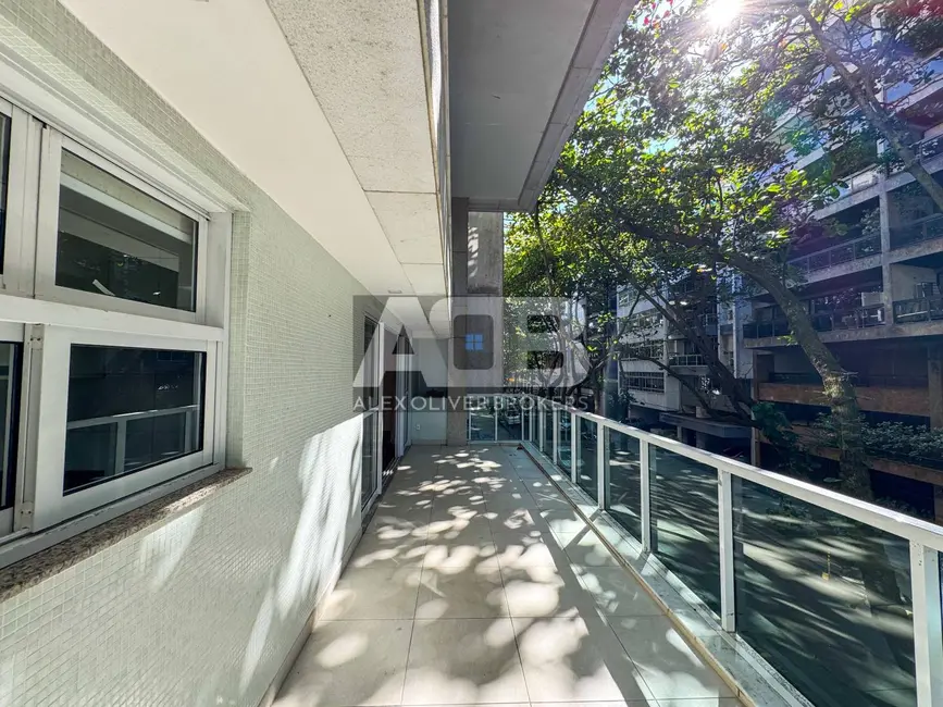 Apartamento com 3 quartos à venda, 199m2 em Leblon, Rio De Janeiro - RJ - imagem 7 Foto 7 de Apartamento com 3 quartos à venda, 199m2 em Leblon, Rio De Janeiro - RJ