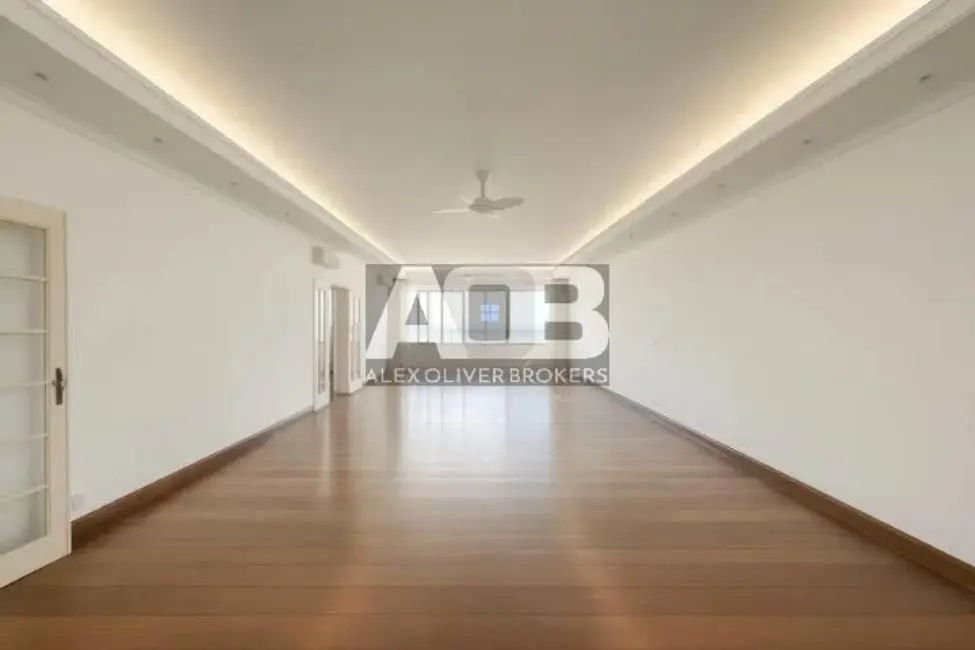 Apartamento com 4 quartos à venda, 337m2 em Copacabana, Rio De Janeiro - RJ - imagem 2 Foto 2 de Apartamento com 4 quartos à venda, 337m2 em Copacabana, Rio De Janeiro - RJ