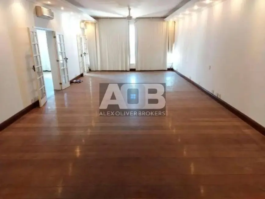 Apartamento com 4 quartos à venda, 337m2 em Copacabana, Rio De Janeiro - RJ - imagem 3 Foto 3 de Apartamento com 4 quartos à venda, 337m2 em Copacabana, Rio De Janeiro - RJ