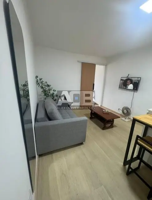 Apartamento com 1 quarto à venda, 35m2 em Copacabana, Rio De Janeiro - RJ - imagem 2 Foto 2 de Apartamento com 1 quarto à venda, 35m2 em Copacabana, Rio De Janeiro - RJ