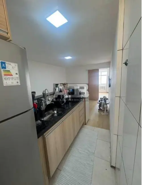 Apartamento com 1 quarto à venda, 35m2 em Copacabana, Rio De Janeiro - RJ - imagem 4 Foto 4 de Apartamento com 1 quarto à venda, 35m2 em Copacabana, Rio De Janeiro - RJ