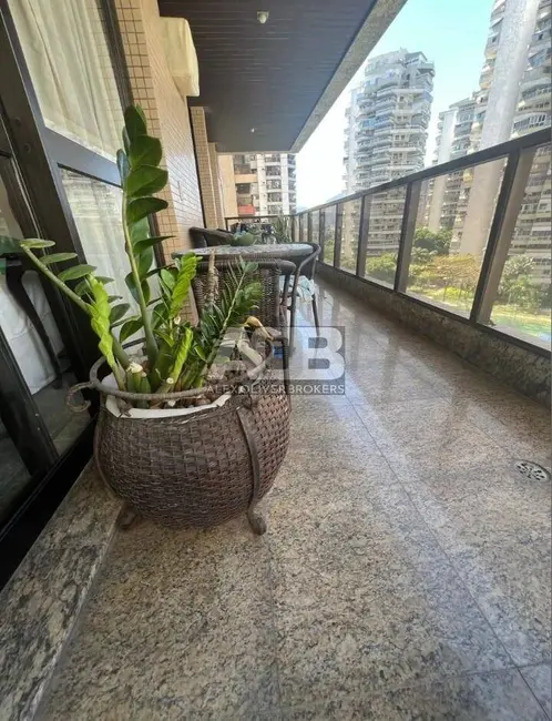Apartamento com 3 quartos à venda, 145m2 em Barra da Tijuca, Rio De Janeiro - RJ - imagem 3 Foto 3 de Apartamento com 3 quartos à venda, 145m2 em Barra da Tijuca, Rio De Janeiro - RJ