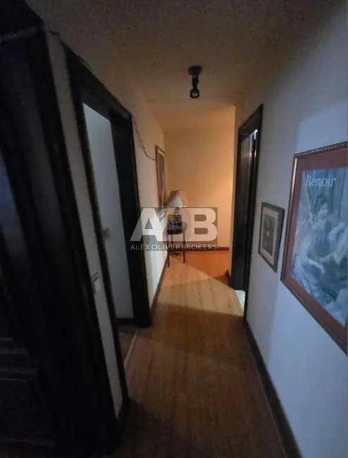 Apartamento com 3 quartos à venda, 167m2 em Copacabana, Rio De Janeiro - RJ - imagem 6 Foto 6 de Apartamento com 3 quartos à venda, 167m2 em Copacabana, Rio De Janeiro - RJ