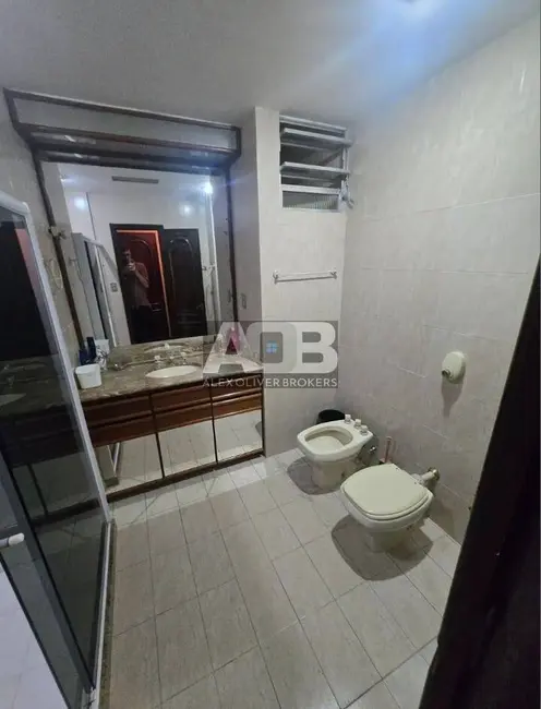 Apartamento com 3 quartos à venda, 167m2 em Copacabana, Rio De Janeiro - RJ - imagem 8 Foto 8 de Apartamento com 3 quartos à venda, 167m2 em Copacabana, Rio De Janeiro - RJ