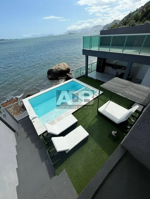 Casa com 2 quartos à venda, 150m2 em Mangaratiba - RJ - imagem 1 Foto 1 de Casa com 2 quartos à venda, 150m2 em Mangaratiba - RJ