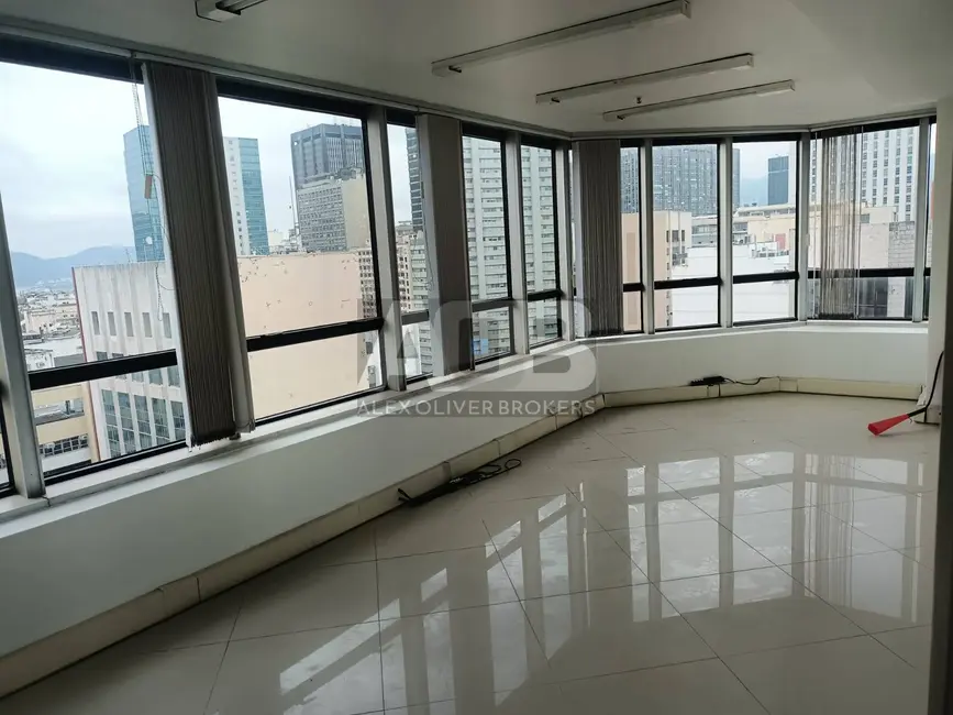 Sala Comercial para alugar, 190m2 em Centro, Rio De Janeiro - RJ - imagem 3 Foto 3 de Sala Comercial para alugar, 190m2 em Centro, Rio De Janeiro - RJ