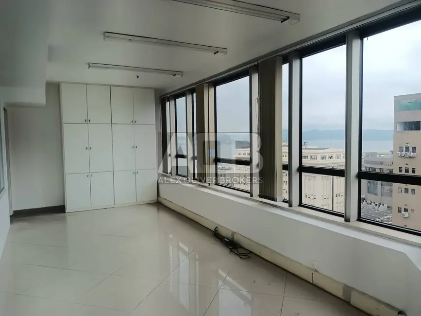 Sala Comercial para alugar, 190m2 em Centro, Rio De Janeiro - RJ - imagem 2 Foto 2 de Sala Comercial para alugar, 190m2 em Centro, Rio De Janeiro - RJ