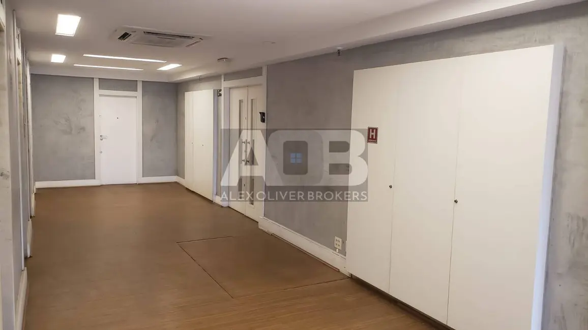 Sala Comercial para alugar, 300m2 em Centro, Rio De Janeiro - RJ - imagem 2 Foto 2 de Sala Comercial para alugar, 300m2 em Centro, Rio De Janeiro - RJ