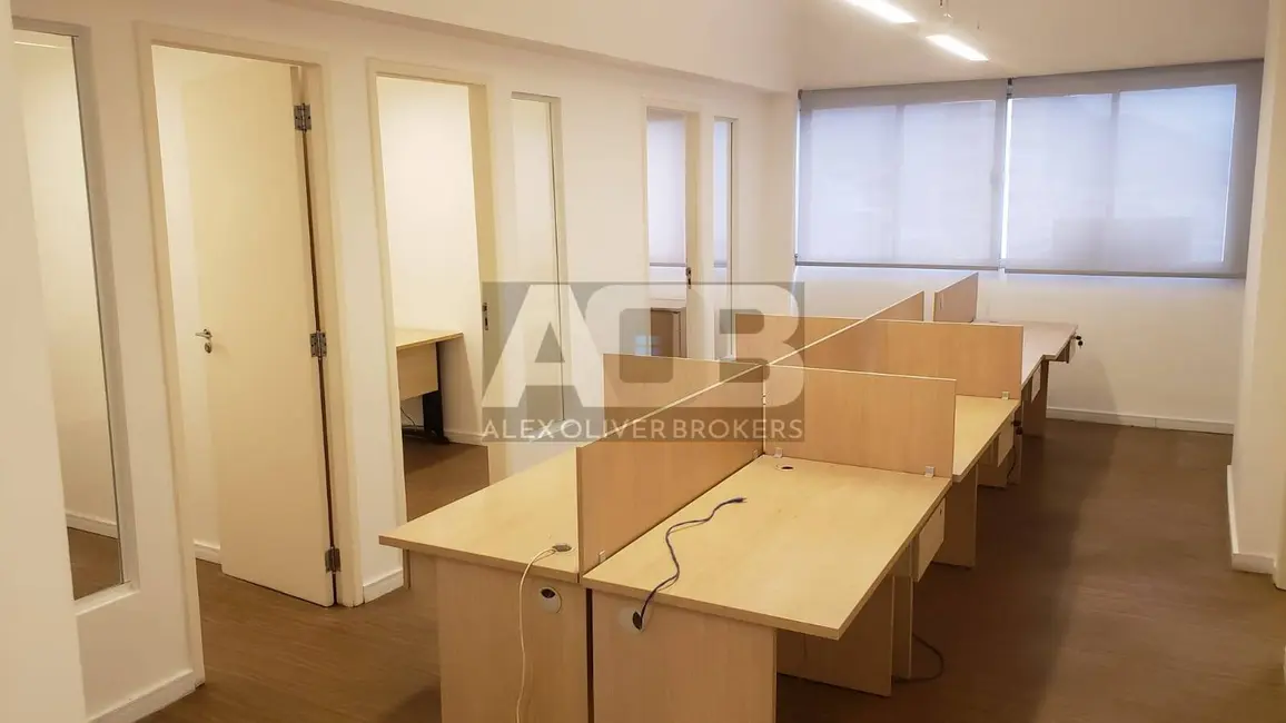 Sala Comercial para alugar, 300m2 em Centro, Rio De Janeiro - RJ - imagem 3 Foto 3 de Sala Comercial para alugar, 300m2 em Centro, Rio De Janeiro - RJ