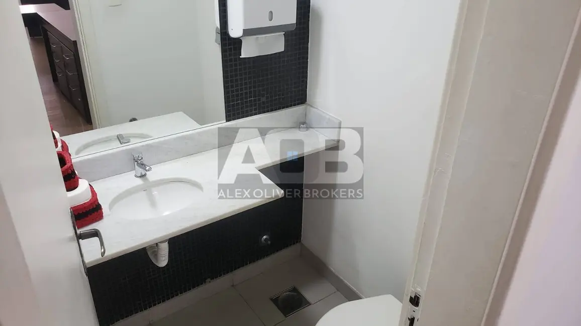 Sala Comercial para alugar, 300m2 em Centro, Rio De Janeiro - RJ - imagem 8 Foto 8 de Sala Comercial para alugar, 300m2 em Centro, Rio De Janeiro - RJ