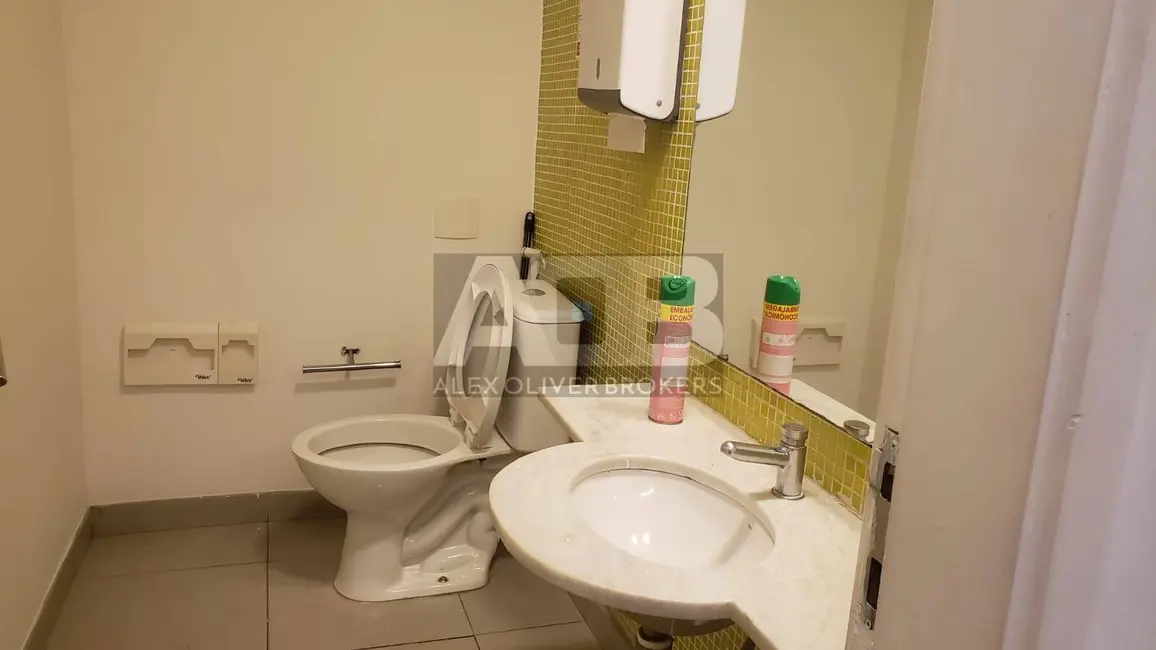 Sala Comercial para alugar, 300m2 em Centro, Rio De Janeiro - RJ - imagem 4 Foto 4 de Sala Comercial para alugar, 300m2 em Centro, Rio De Janeiro - RJ