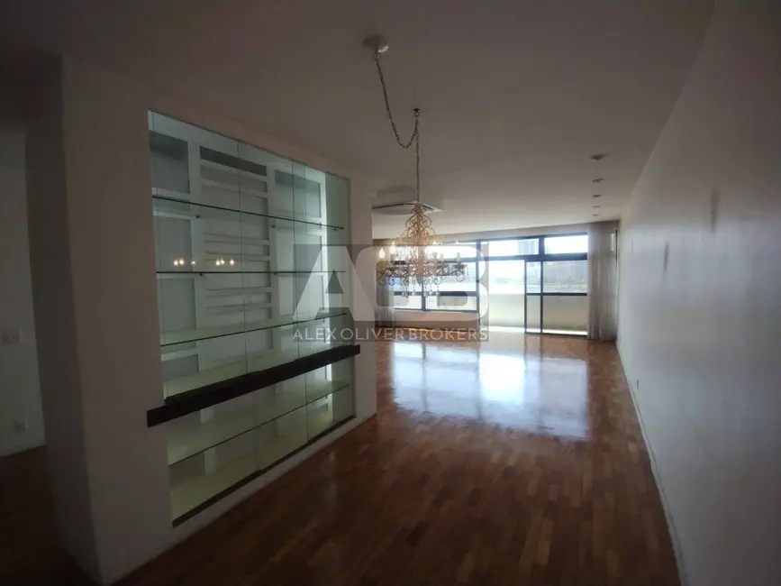 Apartamento com 3 quartos à venda, 215m2 em Botafogo, Rio De Janeiro - RJ - imagem 5 Foto 5 de Apartamento com 3 quartos à venda, 215m2 em Botafogo, Rio De Janeiro - RJ