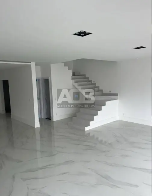 Foto 2 de Casa com 3 quartos à venda e para alugar, 350m2 em Recreio dos Bandeirantes, Rio De Janeiro - RJ