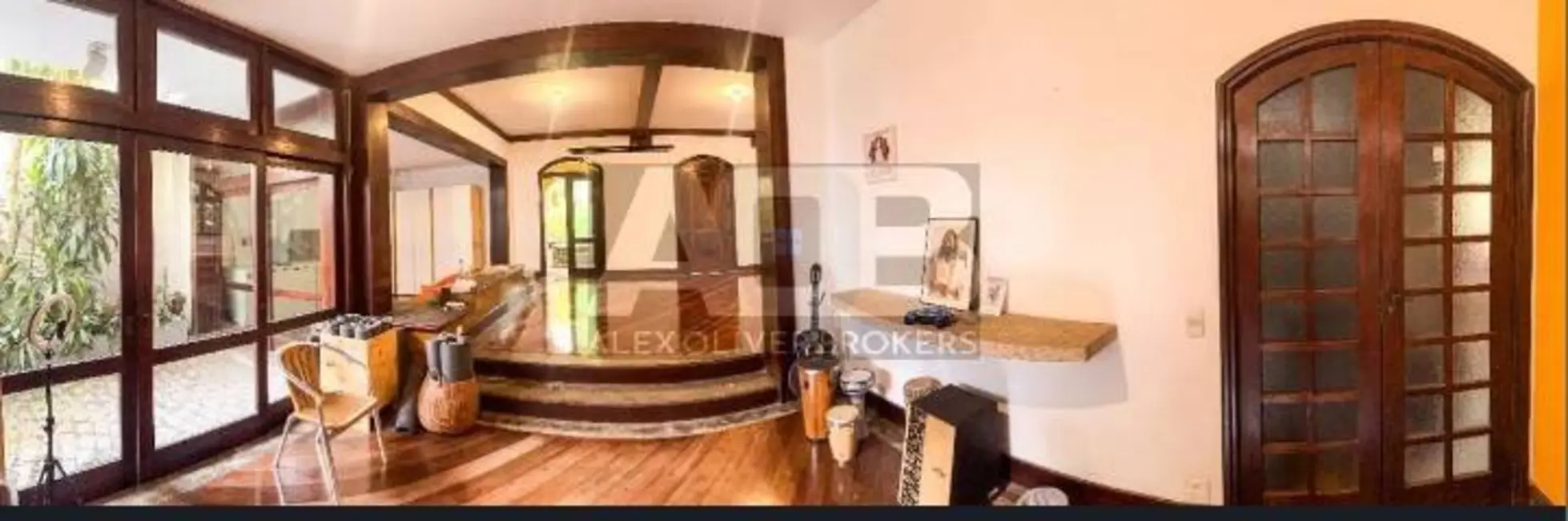 Casa com 6 quartos à venda e para alugar, 720m2 em Barra da Tijuca, Rio De Janeiro - RJ - imagem 8 Foto 8 de Casa com 6 quartos à venda e para alugar, 720m2 em Barra da Tijuca, Rio De Janeiro - RJ