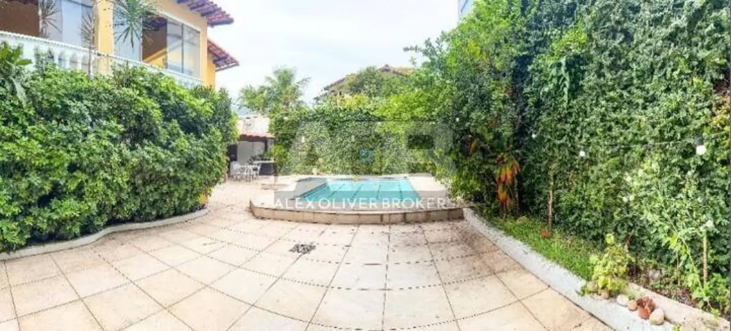 Casa com 6 quartos à venda e para alugar, 720m2 em Barra da Tijuca, Rio De Janeiro - RJ - imagem 2 Foto 2 de Casa com 6 quartos à venda e para alugar, 720m2 em Barra da Tijuca, Rio De Janeiro - RJ