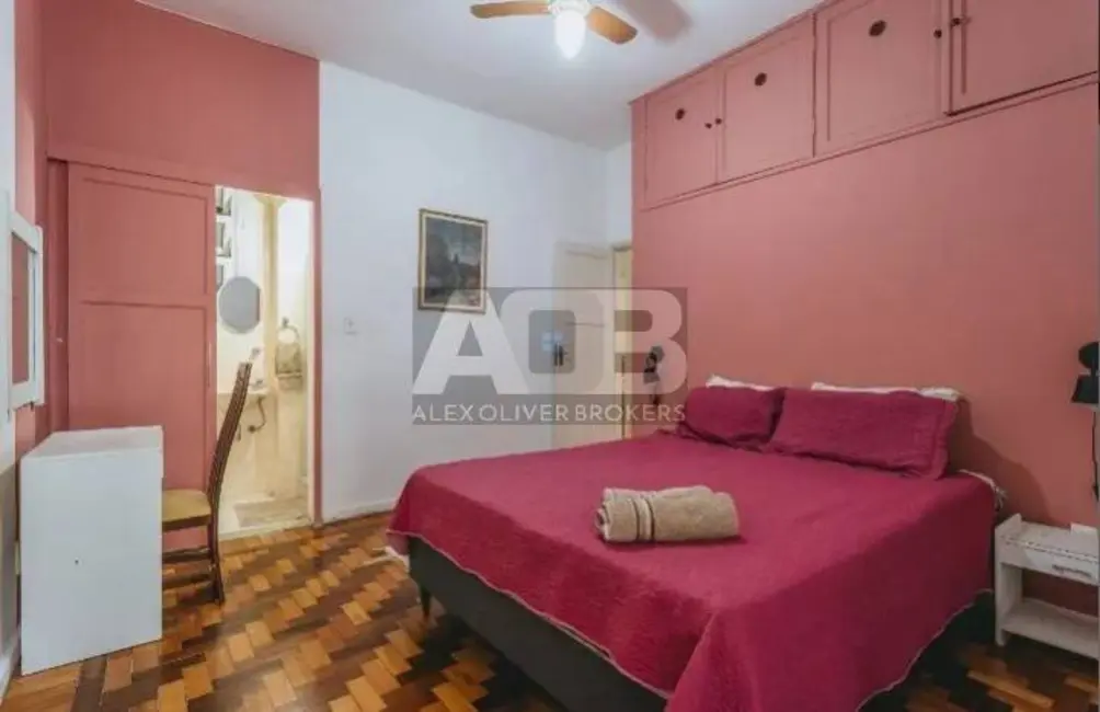 Apartamento com 3 quartos à venda, 150m2 em Copacabana, Rio De Janeiro - RJ - imagem 8 Foto 8 de Apartamento com 3 quartos à venda, 150m2 em Copacabana, Rio De Janeiro - RJ