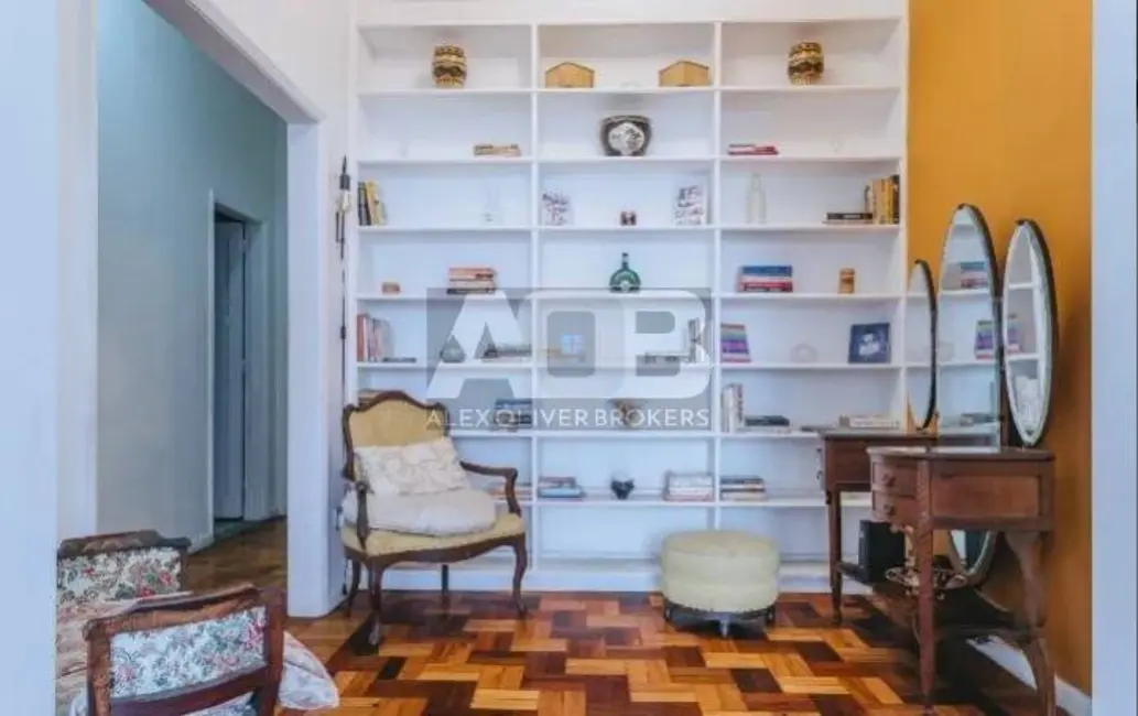 Apartamento com 3 quartos à venda, 150m2 em Copacabana, Rio De Janeiro - RJ - imagem 5 Foto 5 de Apartamento com 3 quartos à venda, 150m2 em Copacabana, Rio De Janeiro - RJ