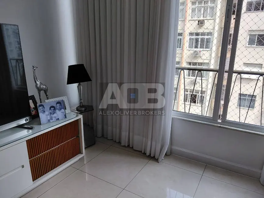 Apartamento com 3 quartos à venda, 218m2 em Copacabana, Rio De Janeiro - RJ - imagem 7 Foto 7 de Apartamento com 3 quartos à venda, 218m2 em Copacabana, Rio De Janeiro - RJ