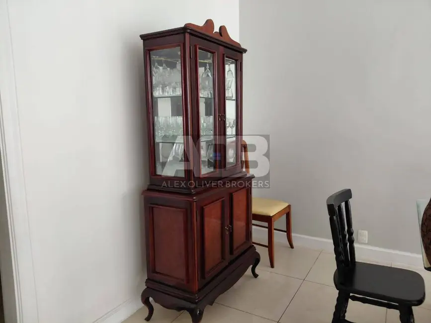 Apartamento com 3 quartos à venda, 218m2 em Copacabana, Rio De Janeiro - RJ - imagem 6 Foto 6 de Apartamento com 3 quartos à venda, 218m2 em Copacabana, Rio De Janeiro - RJ
