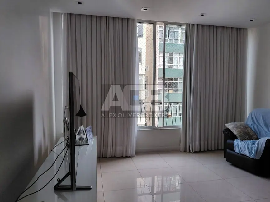 Apartamento com 3 quartos à venda, 218m2 em Copacabana, Rio De Janeiro - RJ - imagem 4 Foto 4 de Apartamento com 3 quartos à venda, 218m2 em Copacabana, Rio De Janeiro - RJ