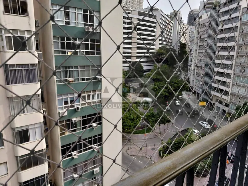 Apartamento com 3 quartos à venda, 218m2 em Copacabana, Rio De Janeiro - RJ - imagem 3 Foto 3 de Apartamento com 3 quartos à venda, 218m2 em Copacabana, Rio De Janeiro - RJ