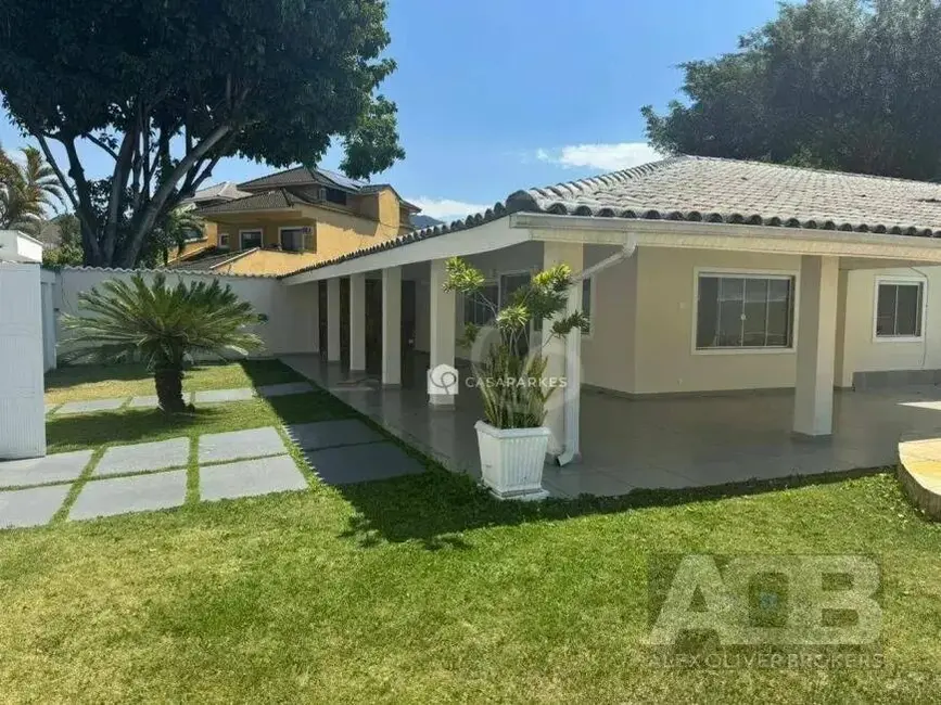 Casa com 3 quartos à venda e para alugar, 470m2 em Barra da Tijuca, Rio De Janeiro - RJ - imagem 2 Foto 2 de Casa com 3 quartos à venda e para alugar, 470m2 em Barra da Tijuca, Rio De Janeiro - RJ