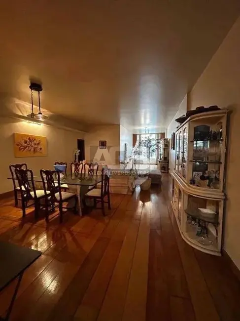 Apartamento com 3 quartos à venda, 173m2 em Leme, Rio De Janeiro - RJ - imagem 2 Foto 2 de Apartamento com 3 quartos à venda, 173m2 em Leme, Rio De Janeiro - RJ