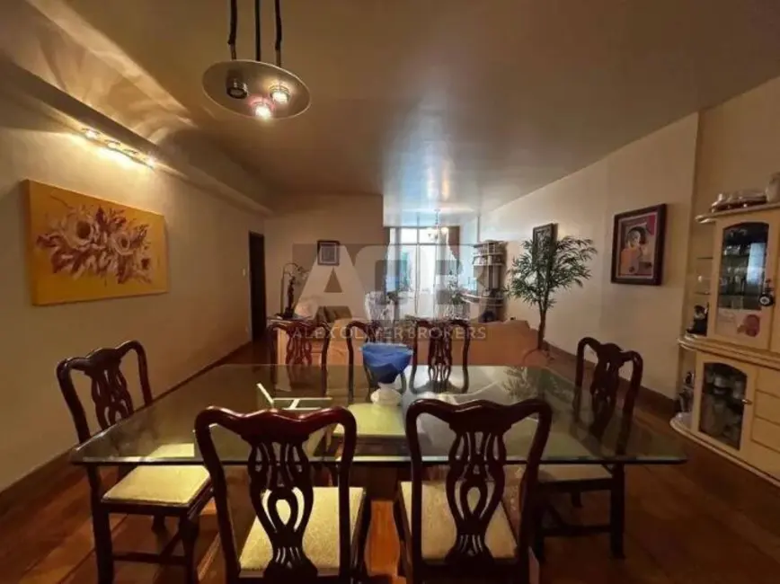 Apartamento com 3 quartos à venda, 173m2 em Leme, Rio De Janeiro - RJ - imagem 3 Foto 3 de Apartamento com 3 quartos à venda, 173m2 em Leme, Rio De Janeiro - RJ