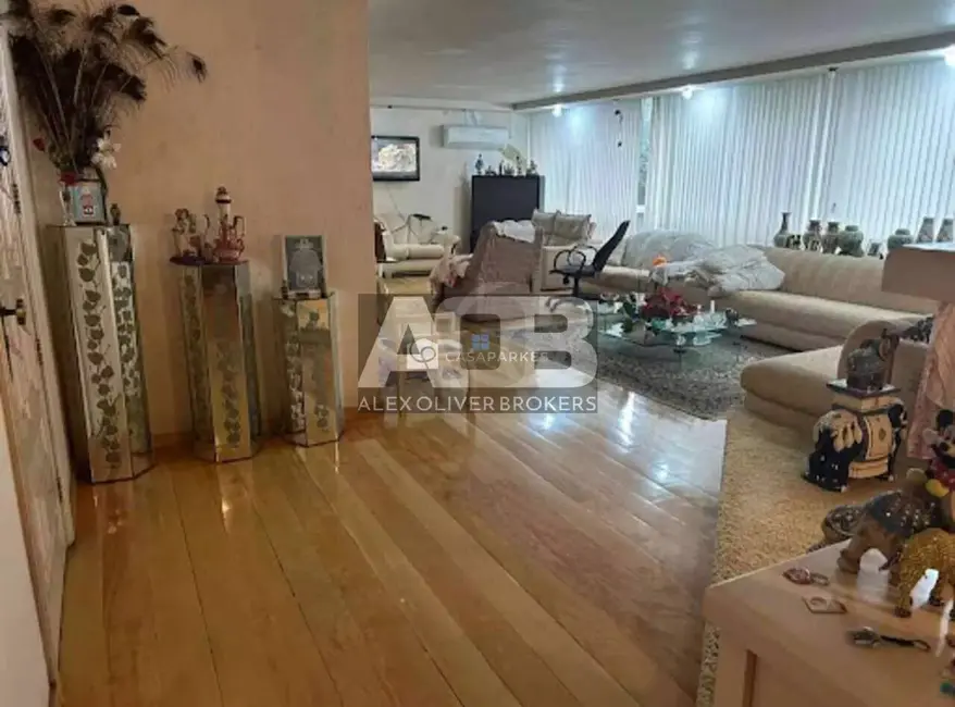 Apartamento com 4 quartos à venda, 300m2 em Copacabana, Rio De Janeiro - RJ - imagem 4 Foto 4 de Apartamento com 4 quartos à venda, 300m2 em Copacabana, Rio De Janeiro - RJ
