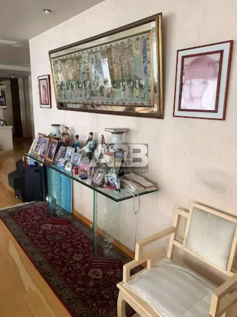 Apartamento com 4 quartos à venda, 300m2 em Copacabana, Rio De Janeiro - RJ - imagem 5 Foto 5 de Apartamento com 4 quartos à venda, 300m2 em Copacabana, Rio De Janeiro - RJ