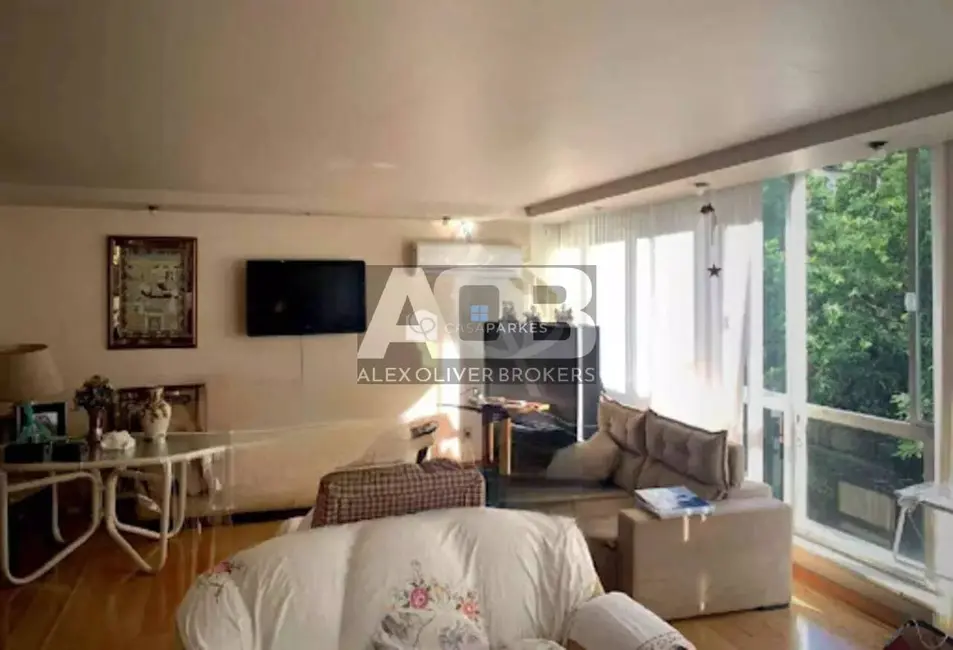 Apartamento com 4 quartos à venda, 300m2 em Copacabana, Rio De Janeiro - RJ - imagem 3 Foto 3 de Apartamento com 4 quartos à venda, 300m2 em Copacabana, Rio De Janeiro - RJ
