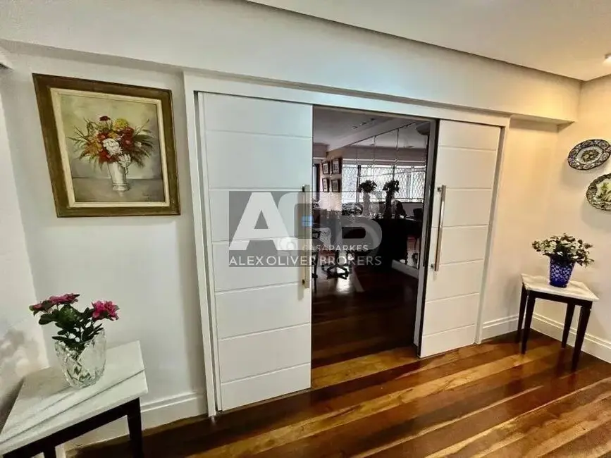Apartamento com 4 quartos à venda, 230m2 em Copacabana, Rio De Janeiro - RJ - imagem 8 Foto 8 de Apartamento com 4 quartos à venda, 230m2 em Copacabana, Rio De Janeiro - RJ