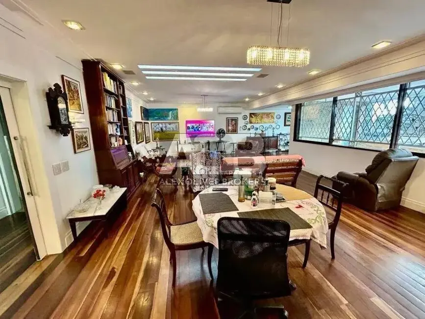 Apartamento com 4 quartos à venda, 230m2 em Copacabana, Rio De Janeiro - RJ - imagem 1 Foto 1 de Apartamento com 4 quartos à venda, 230m2 em Copacabana, Rio De Janeiro - RJ