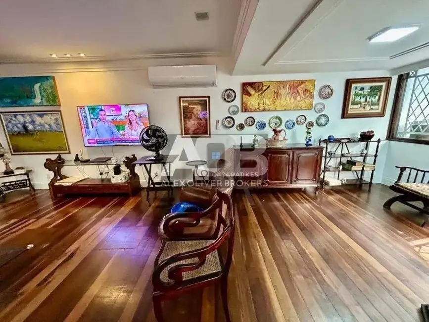 Apartamento com 4 quartos à venda, 230m2 em Copacabana, Rio De Janeiro - RJ - imagem 2 Foto 2 de Apartamento com 4 quartos à venda, 230m2 em Copacabana, Rio De Janeiro - RJ