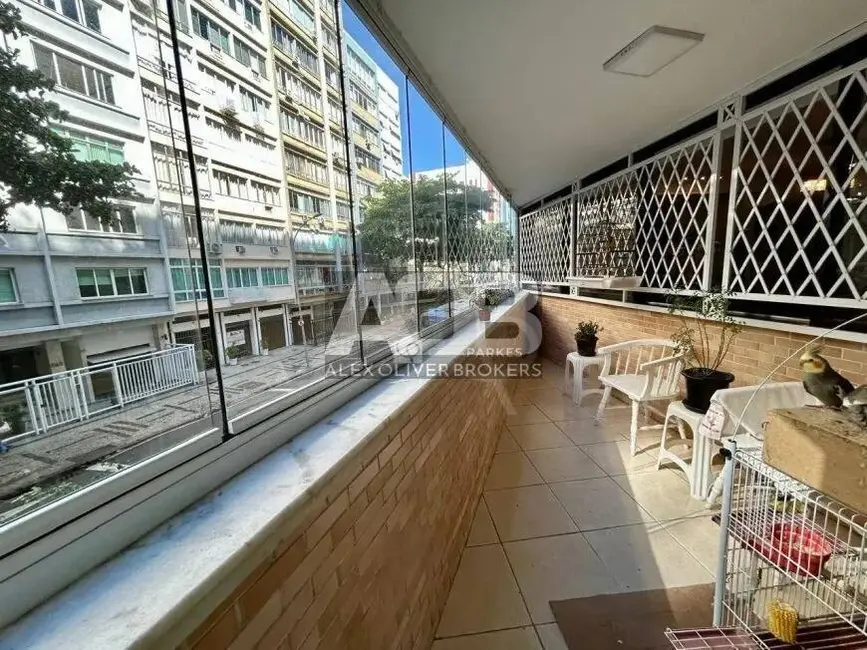 Apartamento com 4 quartos à venda, 230m2 em Copacabana, Rio De Janeiro - RJ - imagem 4 Foto 4 de Apartamento com 4 quartos à venda, 230m2 em Copacabana, Rio De Janeiro - RJ