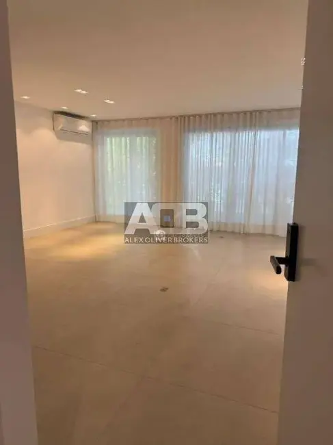 Apartamento com 3 quartos à venda, 167m2 em Ipanema, Rio De Janeiro - RJ - imagem 4 Foto 4 de Apartamento com 3 quartos à venda, 167m2 em Ipanema, Rio De Janeiro - RJ