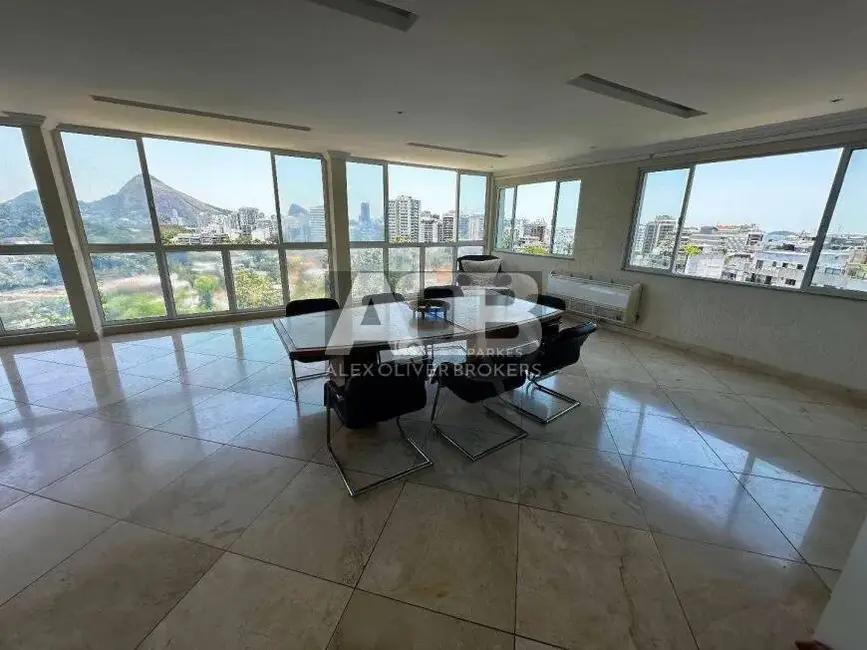 Casa com 5 quartos à venda e para alugar, 1200m2 em Leblon, Rio De Janeiro - RJ - imagem 2 Foto 2 de Casa com 5 quartos à venda e para alugar, 1200m2 em Leblon, Rio De Janeiro - RJ
