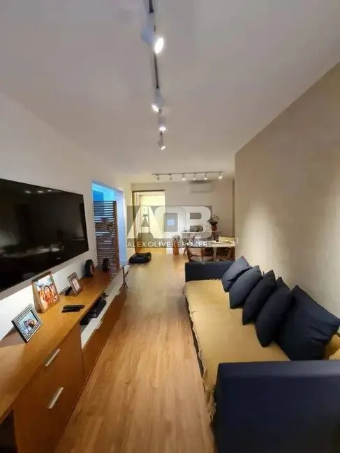 Apartamento com 2 quartos à venda, 83m2 em Leblon, Rio De Janeiro - RJ - imagem 2 Foto 2 de Apartamento com 2 quartos à venda, 83m2 em Leblon, Rio De Janeiro - RJ