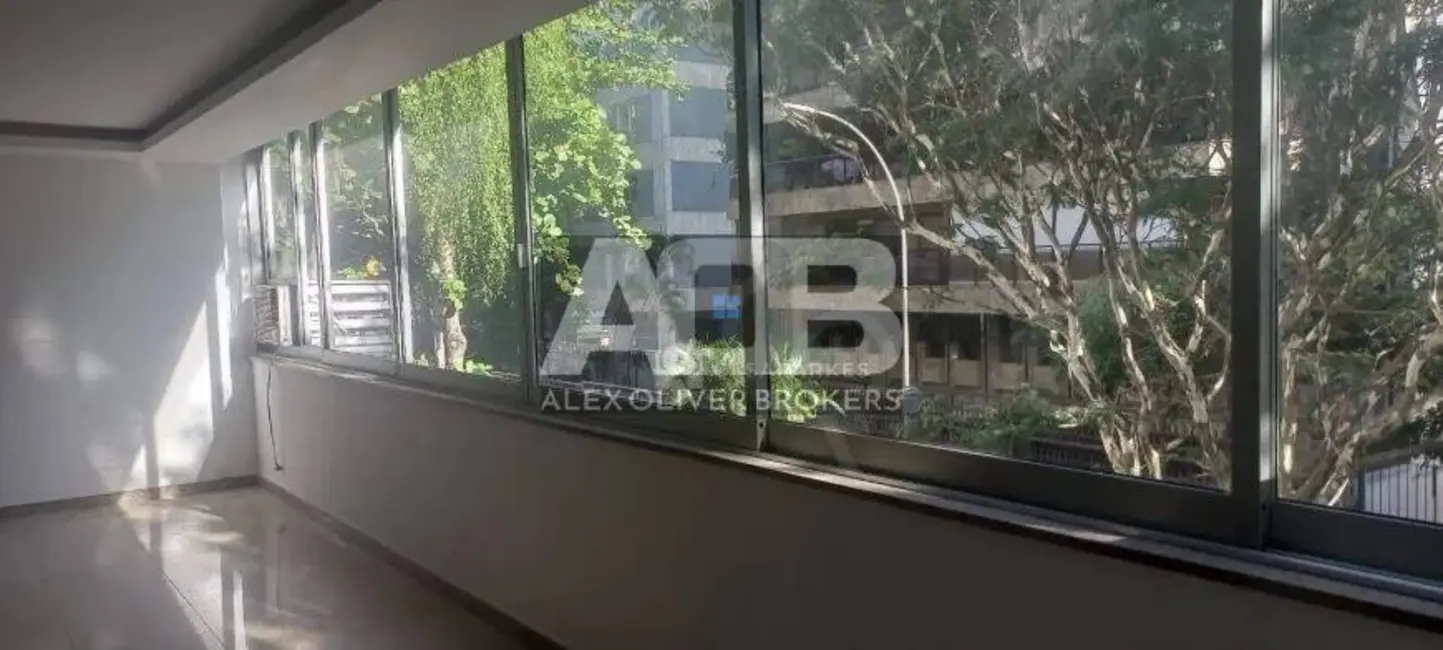 Apartamento com 4 quartos à venda, 235m2 em Leblon, Rio De Janeiro - RJ - imagem 1 Foto 1 de Apartamento com 4 quartos à venda, 235m2 em Leblon, Rio De Janeiro - RJ