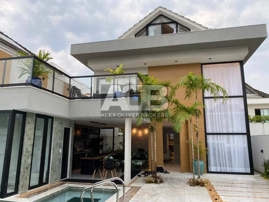 Casa com 4 quartos à venda, 267m2 em Recreio dos Bandeirantes, Rio De Janeiro - RJ - imagem 1 Foto 1 de Casa com 4 quartos à venda, 267m2 em Recreio dos Bandeirantes, Rio De Janeiro - RJ
