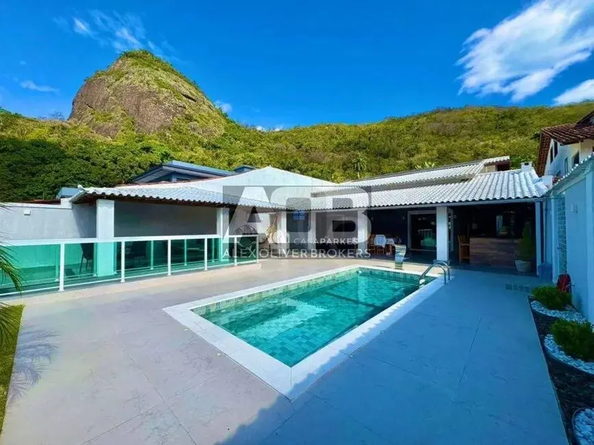 Casa com 4 quartos à venda, 325m2 em Freguesia (Jacarepaguá), Rio De Janeiro - RJ - imagem 1 Foto 1 de Casa com 4 quartos à venda, 325m2 em Freguesia (Jacarepaguá), Rio De Janeiro - RJ