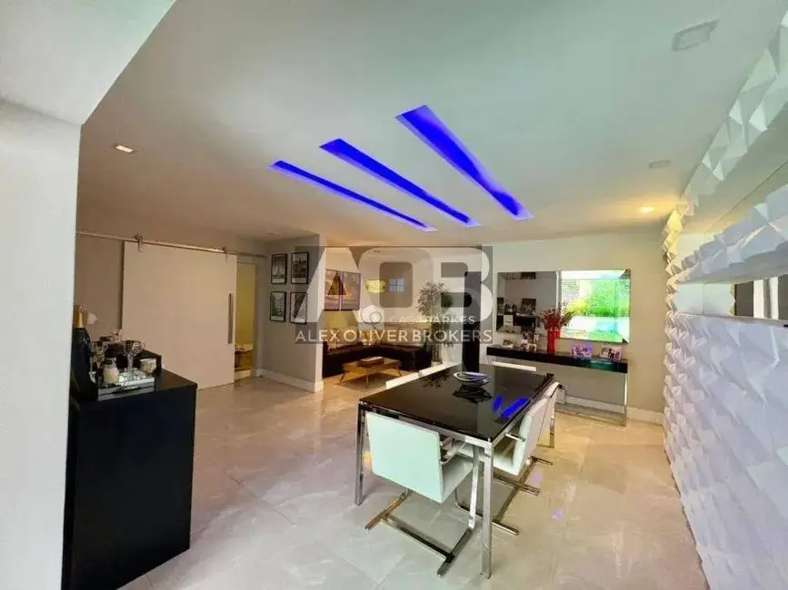 Casa com 4 quartos à venda, 325m2 em Freguesia (Jacarepaguá), Rio De Janeiro - RJ - imagem 8 Foto 8 de Casa com 4 quartos à venda, 325m2 em Freguesia (Jacarepaguá), Rio De Janeiro - RJ