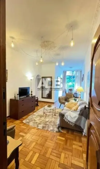 Apartamento com 2 quartos à venda, 74m2 em Laranjeiras, Rio De Janeiro - RJ - imagem 2 Foto 2 de Apartamento com 2 quartos à venda, 74m2 em Laranjeiras, Rio De Janeiro - RJ