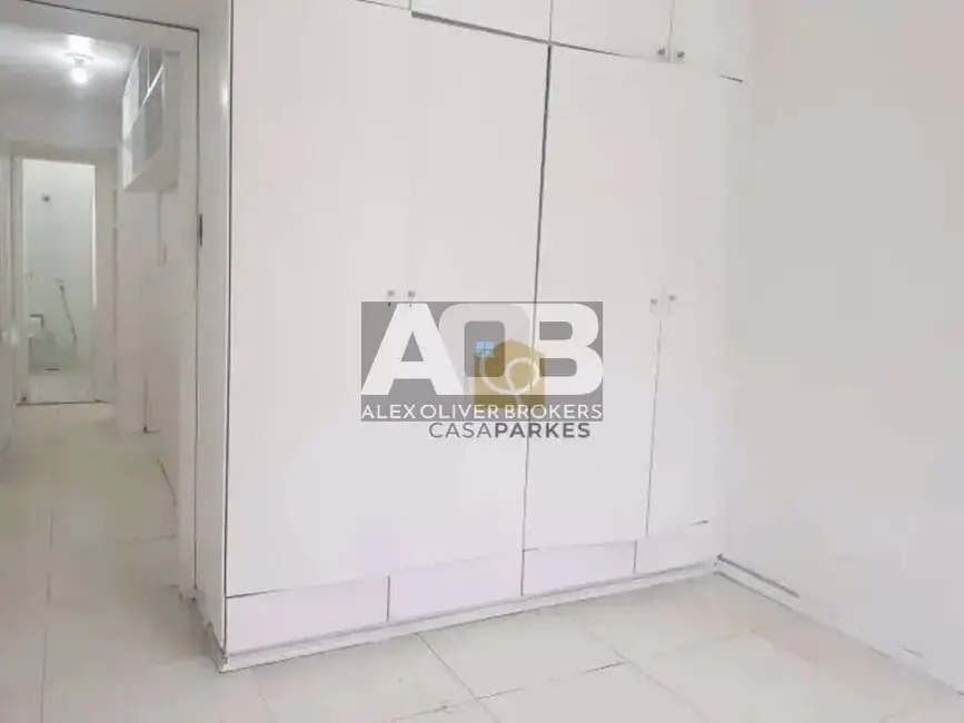 Apartamento com 3 quartos à venda, 108m2 em Laranjeiras, Rio De Janeiro - RJ - imagem 8 Foto 8 de Apartamento com 3 quartos à venda, 108m2 em Laranjeiras, Rio De Janeiro - RJ