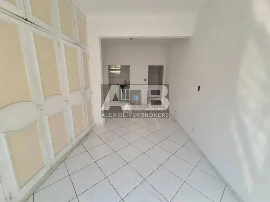 Apartamento com 1 quarto à venda, 34m2 em Copacabana, Rio De Janeiro - RJ - imagem 5 Foto 5 de Apartamento com 1 quarto à venda, 34m2 em Copacabana, Rio De Janeiro - RJ