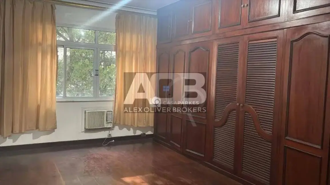 Apartamento com 3 quartos à venda, 180m2 em Copacabana, Rio De Janeiro - RJ - imagem 5 Foto 5 de Apartamento com 3 quartos à venda, 180m2 em Copacabana, Rio De Janeiro - RJ