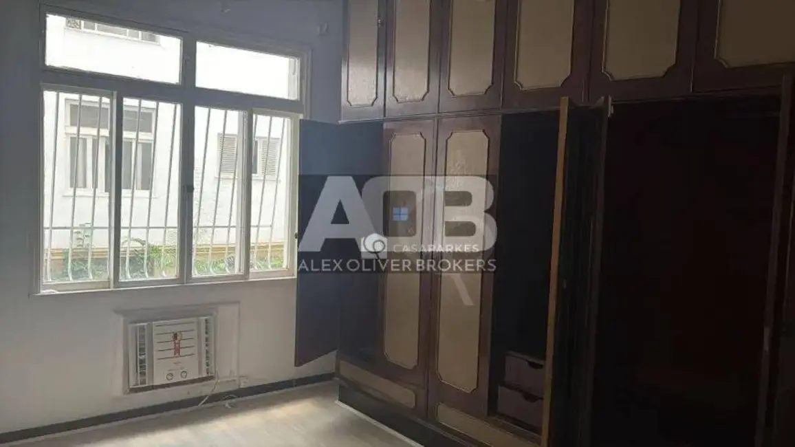 Apartamento com 3 quartos à venda, 180m2 em Copacabana, Rio De Janeiro - RJ - imagem 4 Foto 4 de Apartamento com 3 quartos à venda, 180m2 em Copacabana, Rio De Janeiro - RJ