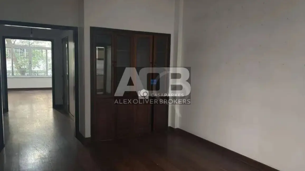Apartamento com 3 quartos à venda, 180m2 em Copacabana, Rio De Janeiro - RJ - imagem 2 Foto 2 de Apartamento com 3 quartos à venda, 180m2 em Copacabana, Rio De Janeiro - RJ