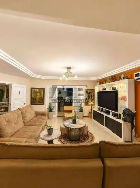 Casa com 5 quartos à venda, 249m2 em Barra da Tijuca, Rio De Janeiro - RJ - imagem 3 Foto 3 de Casa com 5 quartos à venda, 249m2 em Barra da Tijuca, Rio De Janeiro - RJ